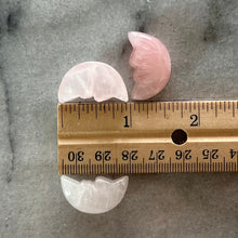 Load image into Gallery viewer, Rose Quartz Moon Face