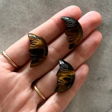 Load image into Gallery viewer, Tiger's Eye Moon Face