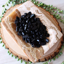 Load image into Gallery viewer, Obsidian Tumbled Chips (xs) 4oz bag