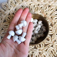 Load image into Gallery viewer, Howlite Mini Mushroom
