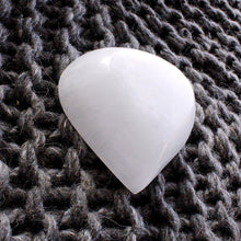 Load image into Gallery viewer, Selenite Heart-Shaped Bowl