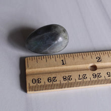 Load image into Gallery viewer, Labradorite Mini Egg