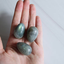 Load image into Gallery viewer, Labradorite Mini Egg