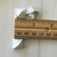 Load image into Gallery viewer, Howlite Mini Pyramid